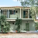 Old Boat Double 8 Apartment Nikiana